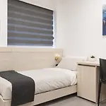 Comfortable Five Bedroom Five Bathroom By 360 Estates דירה