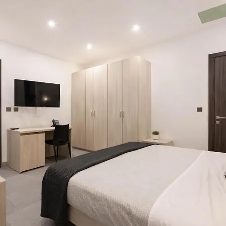 Comfortable Five Bedroom Five Bathroom By 360 Estates