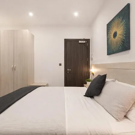 Comfortable Five Bedroom Five Bathroom By 360 Estates Tal-Hriereb