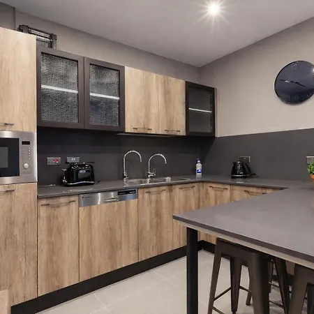 Comfortable Five Bedroom Five Bathroom By 360 Estates *