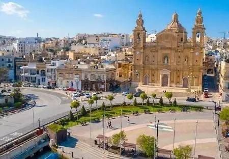 Comfortable Five Bedroom Five Bathroom By 360 Estates * Tal-Hriereb