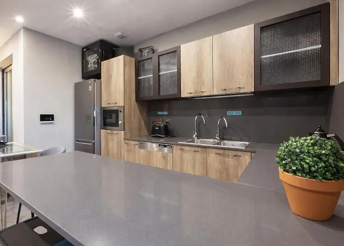 Comfortable Five Bedroom Five Bathroom By 360 Estates *