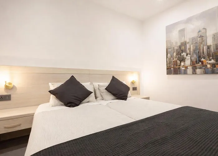 Comfortable Five Bedroom Five Bathroom By 360 Estates Tal-Hriereb