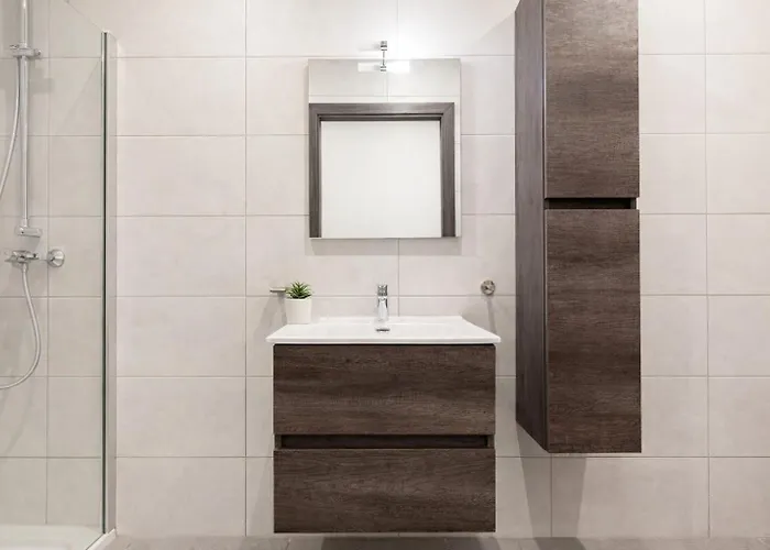 Comfortable Five Bedroom Five Bathroom By 360 Estates