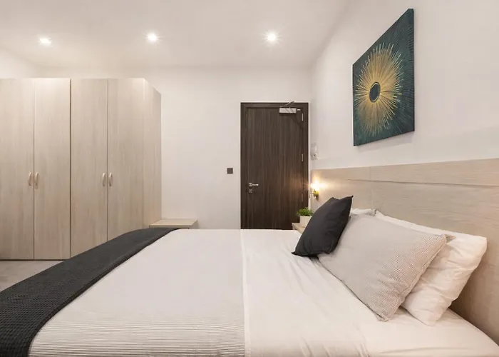 Comfortable Five Bedroom Five Bathroom By 360 Estates Tal-Hriereb