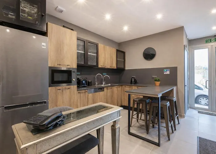 Comfortable Five Bedroom Five Bathroom By 360 Estates Tal-Hriereb