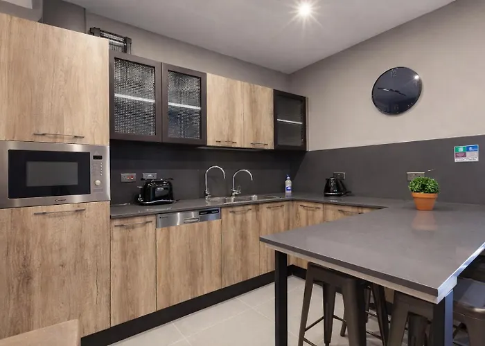 Comfortable Five Bedroom Five Bathroom By 360 Estates *